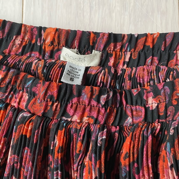 Ecote pleated crepe red mini skirt small - Picture 4 of 7